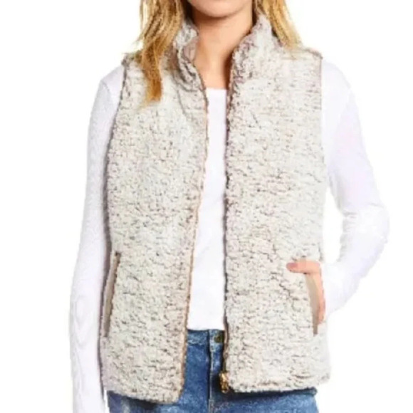 Thread & Supply Arctic Fleece Sherpa Vest - Picture 1 of 7